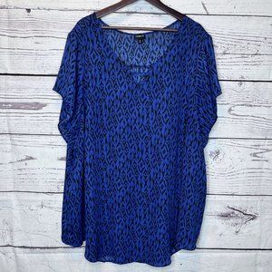 Torrid Blue Ikat Key Hole Neck Short Sleeve Pullover Blouse Top SZ 4X